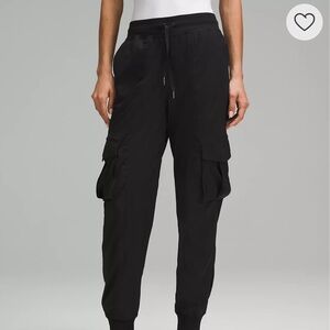 Dance Studio Relaxed-Fit Mid-Rise Cargo Jogger